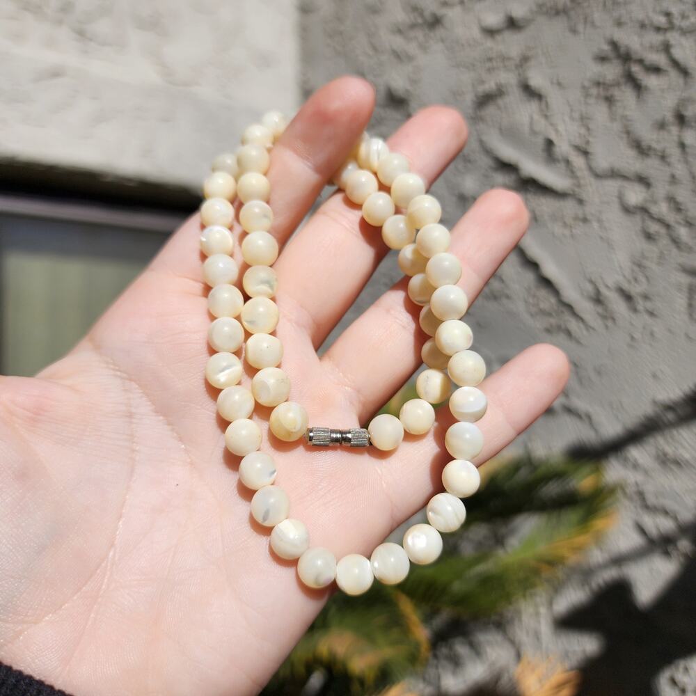 Vintage Balamuti Pearl Necklace MOP Shell Round Beaded Barrel Clasp 8mm - Picture 7 of 13